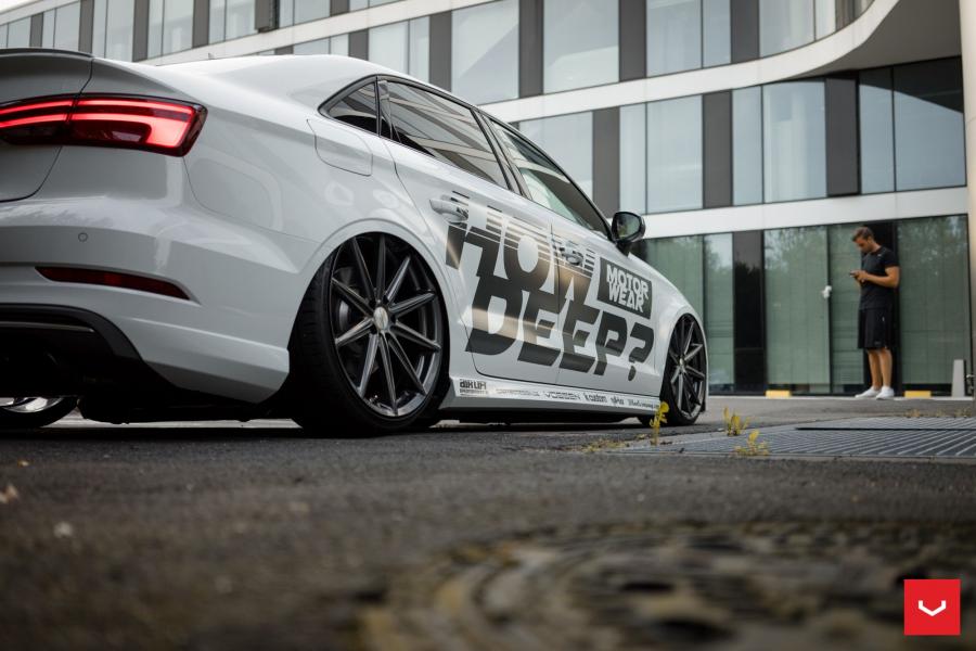 Детали экстерьера Audi S3 Sedan on Vossen Wheels (VFS10) 2017 года  (фото 38 из 52)